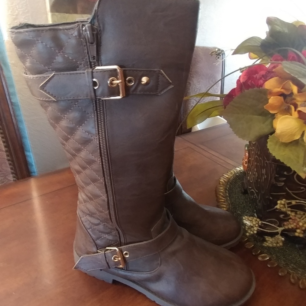 Brown lucita boots size 8.5 nwot